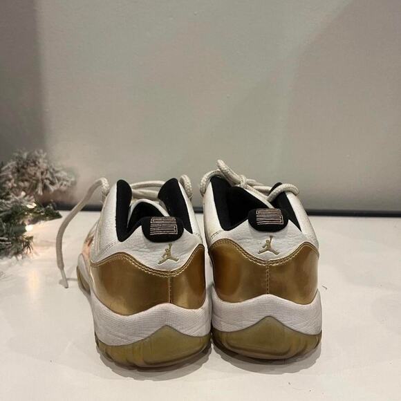 Size 10 jordan 11 main image 6